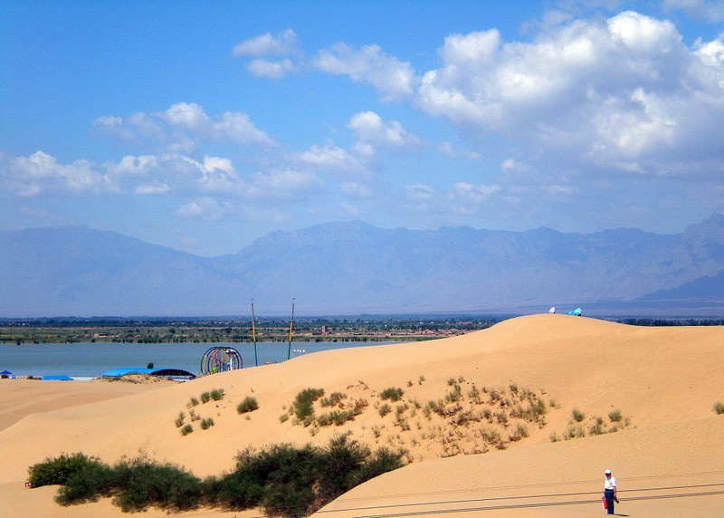 宁夏，民族团结与绿色发展的双引擎之路